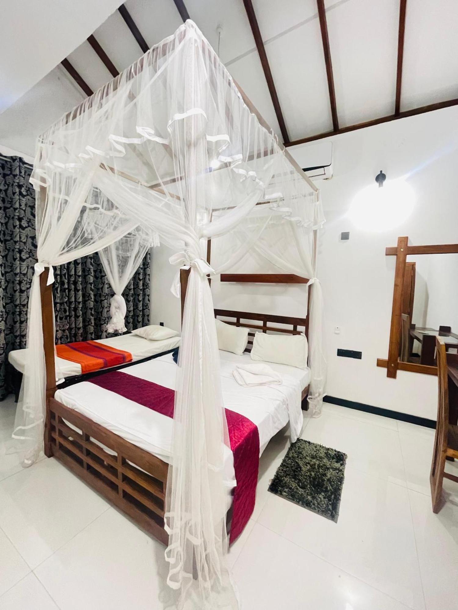 Sigiri Holiday Bungalow Sigiriya Bagian luar foto